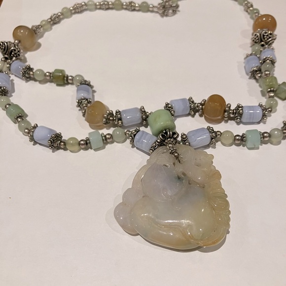 Beautiful jade necklace - Picture 3 of 6